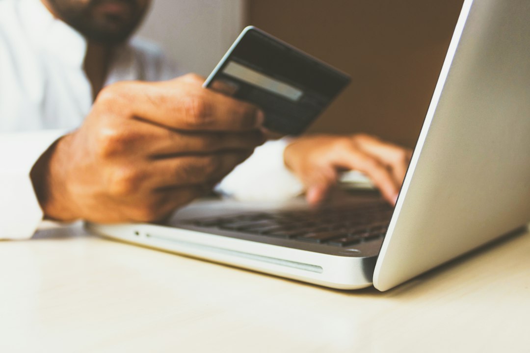 Kredittkort for Nettbutikker: Valg, Fordeler og Tips